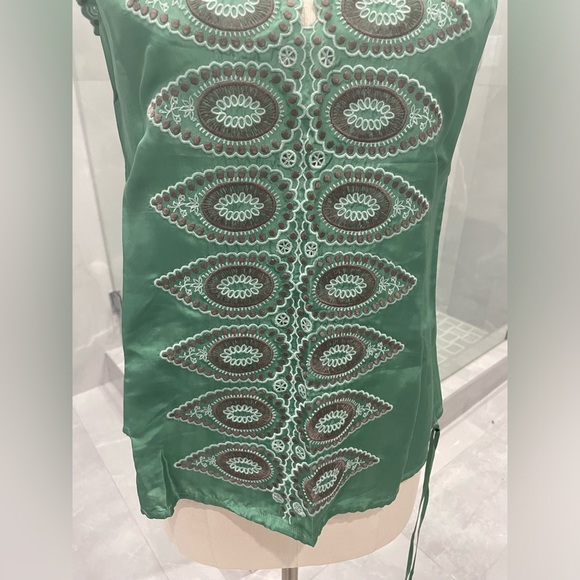 BCBGMAXAZRIA GREEN SILK TOP SIZE SMALL - Picture 2 of 16